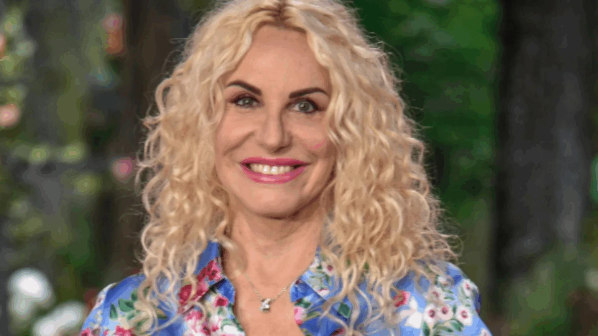 “A luglio è morto un mio storico collaboratore e grande amico. Dopo quella della mia mamma, la perdita per cui ho più sofferto. È stato un mese terribile”: così Antonella Clerici
