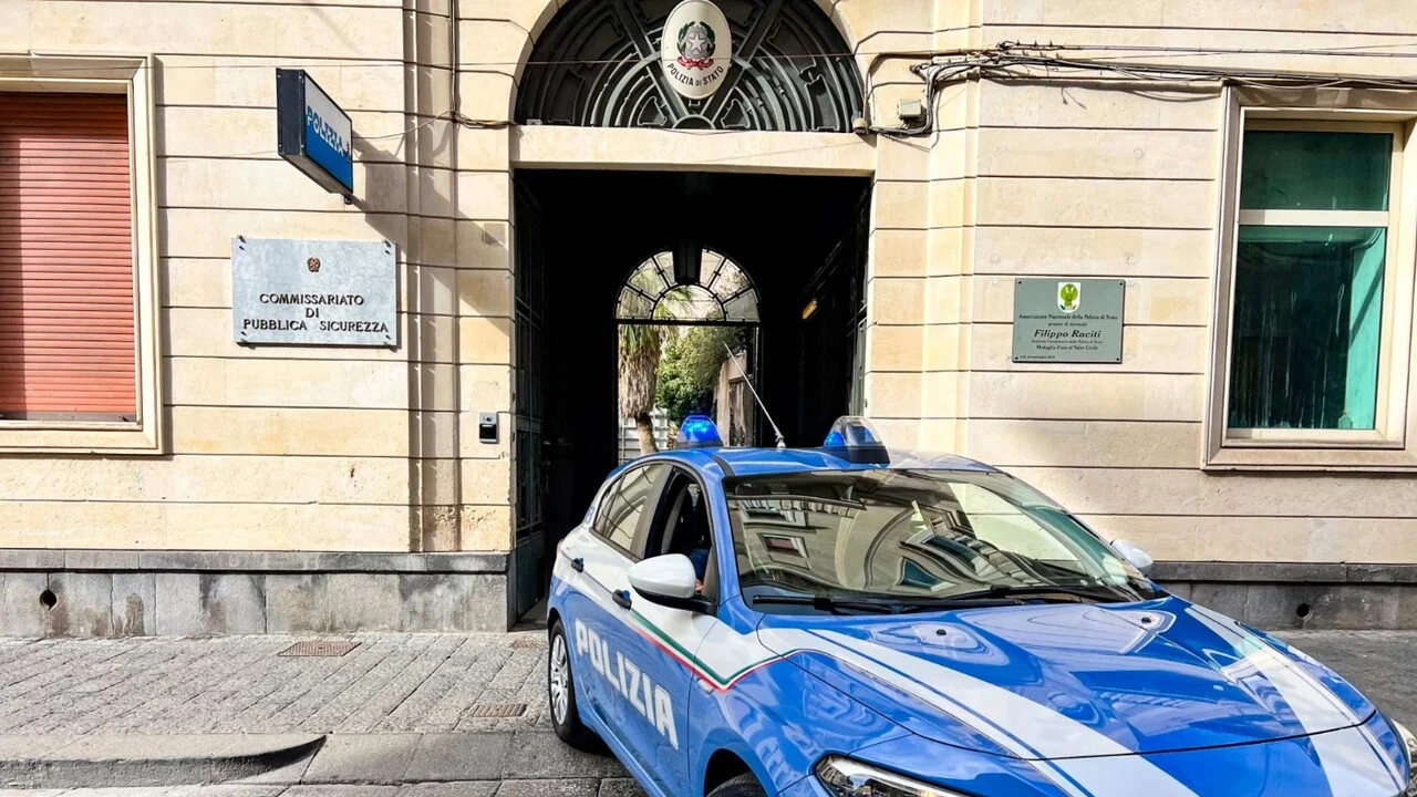 Acireale, pugni al padre e assalto all'auto in fuga: arrestati due fratelli