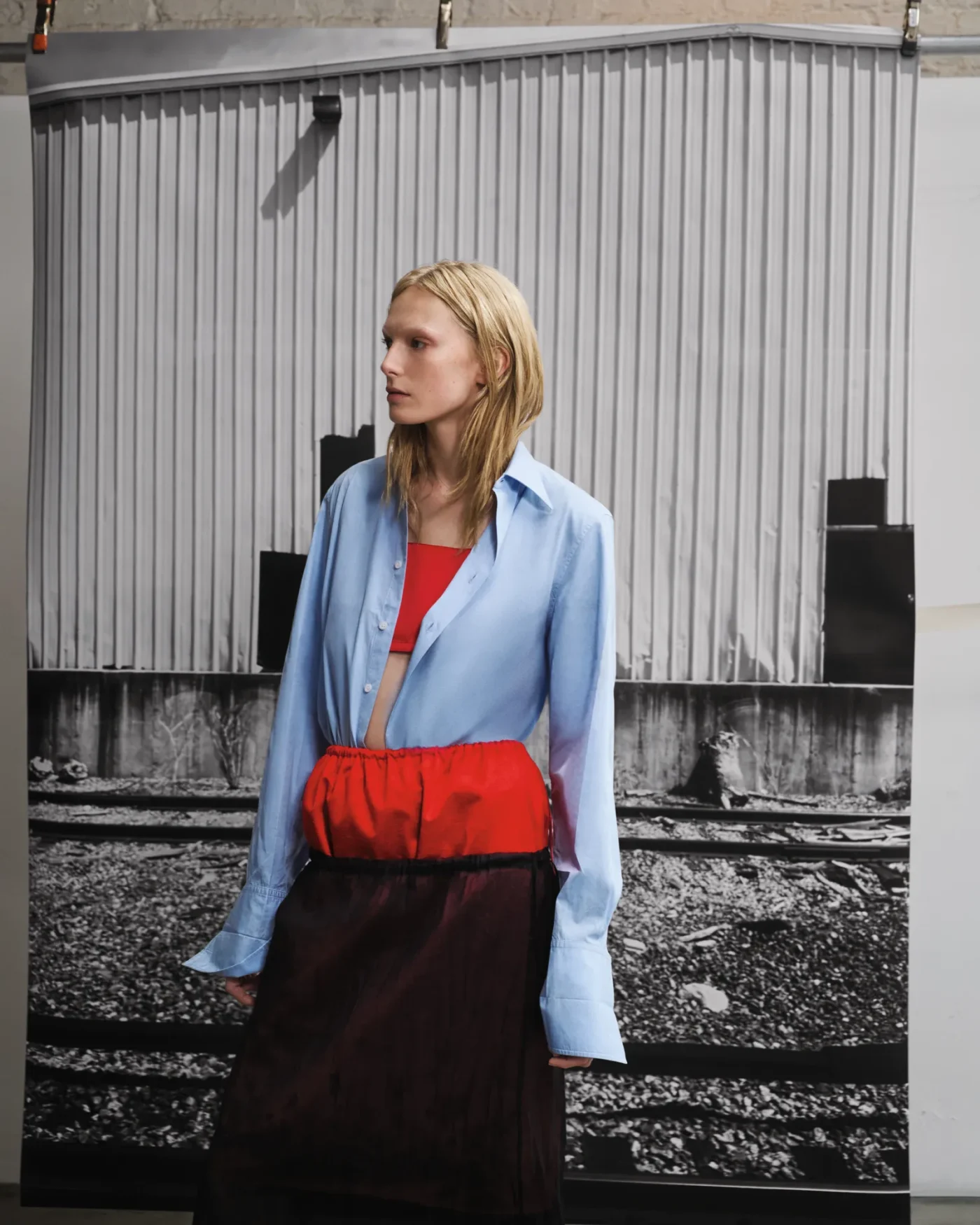 Alex Consani. Camicia in popeline bralette gonna in cigaline gonna di raso PRADA