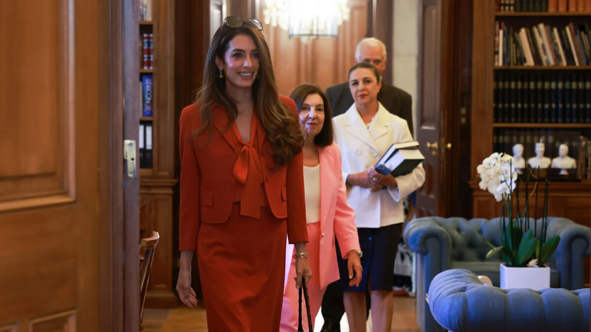 Amal Clooney, Dakota Johnson e le star della settimana: tra impegni istituzionali e red carpet