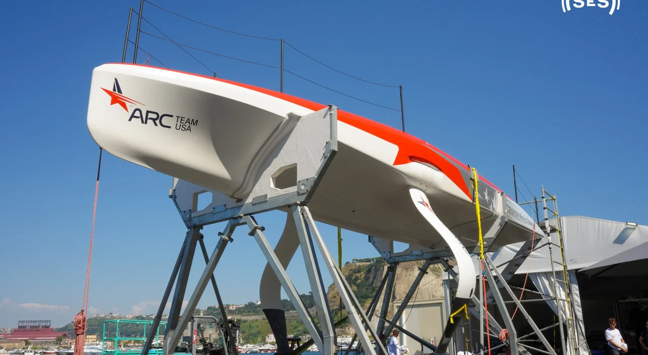America’s Cup a Napoli: svelato l’AC40 americano, le immagini e il programma nel Golfo