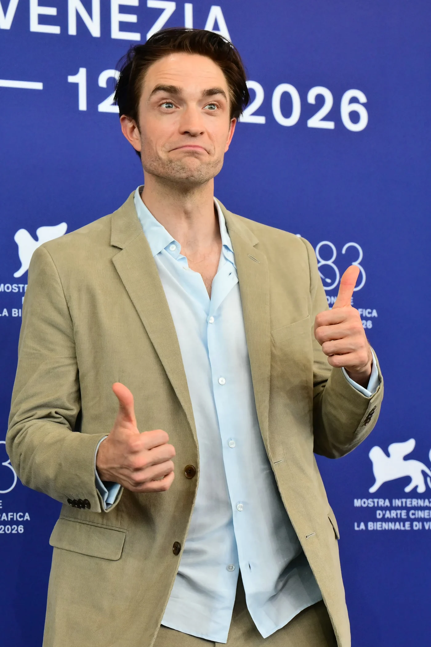 Ancora Robert Pattinson al photocall di Primetime
