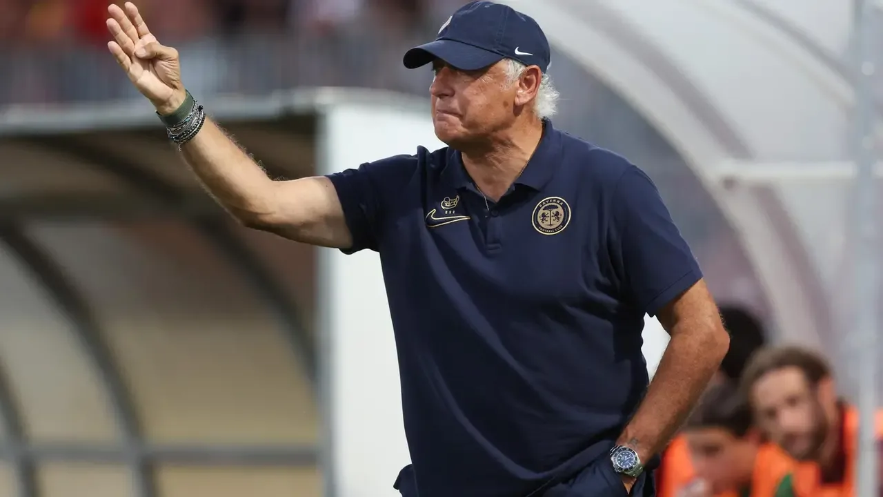 Andrea Mandorlini studia il piano anti Pescara, avendo a disposizione ancora una volta la squadra incompleta (. Zani