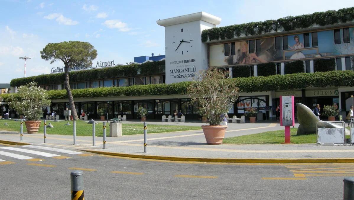 Avaria al carrello per un Cessna con 4 persone: maxi emergenza alle 13:40 all'aeroporto di Pisa