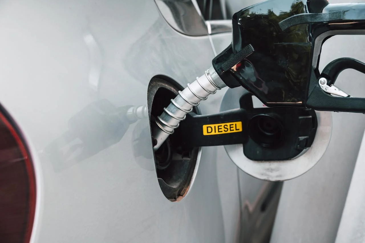 Benzina e diesel infiammano la campagna elettorale cosa promettono destra e sinistra.jpg