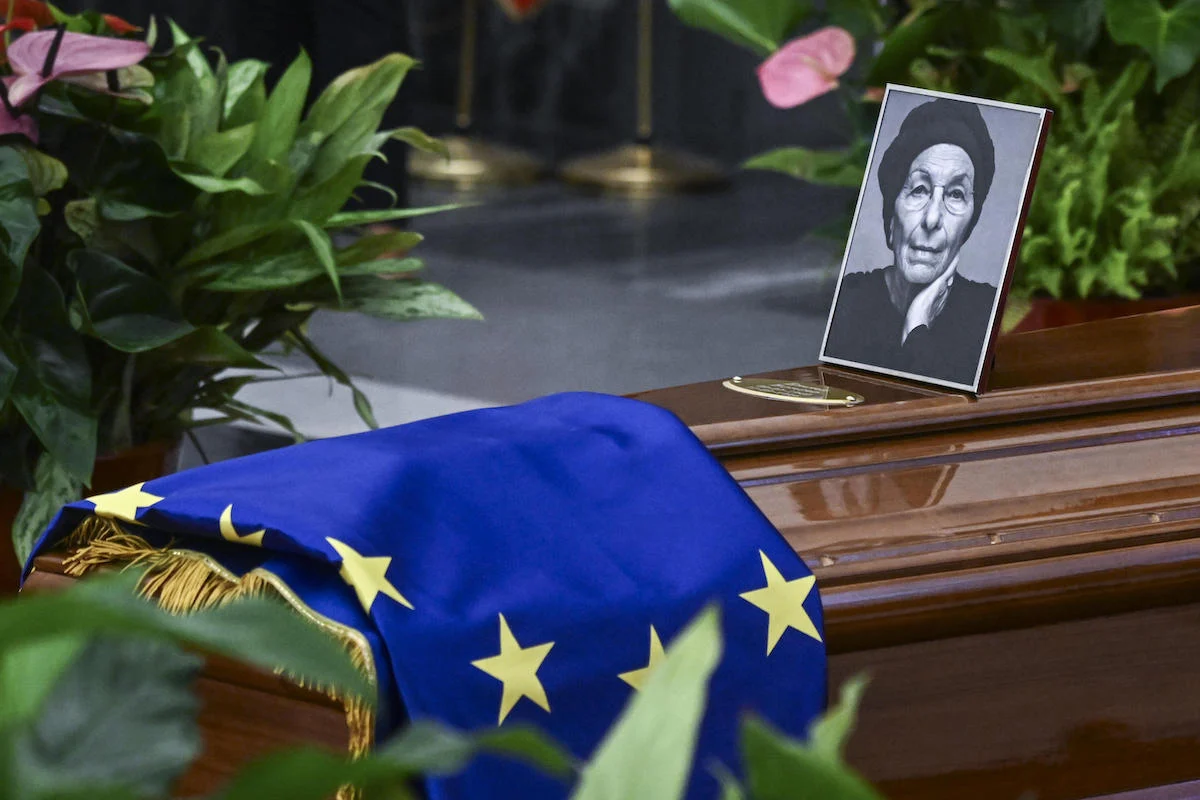 Camera ardente di Emma Bonino in Campidoglio: orari, presenze e funerali di Stato a Roma