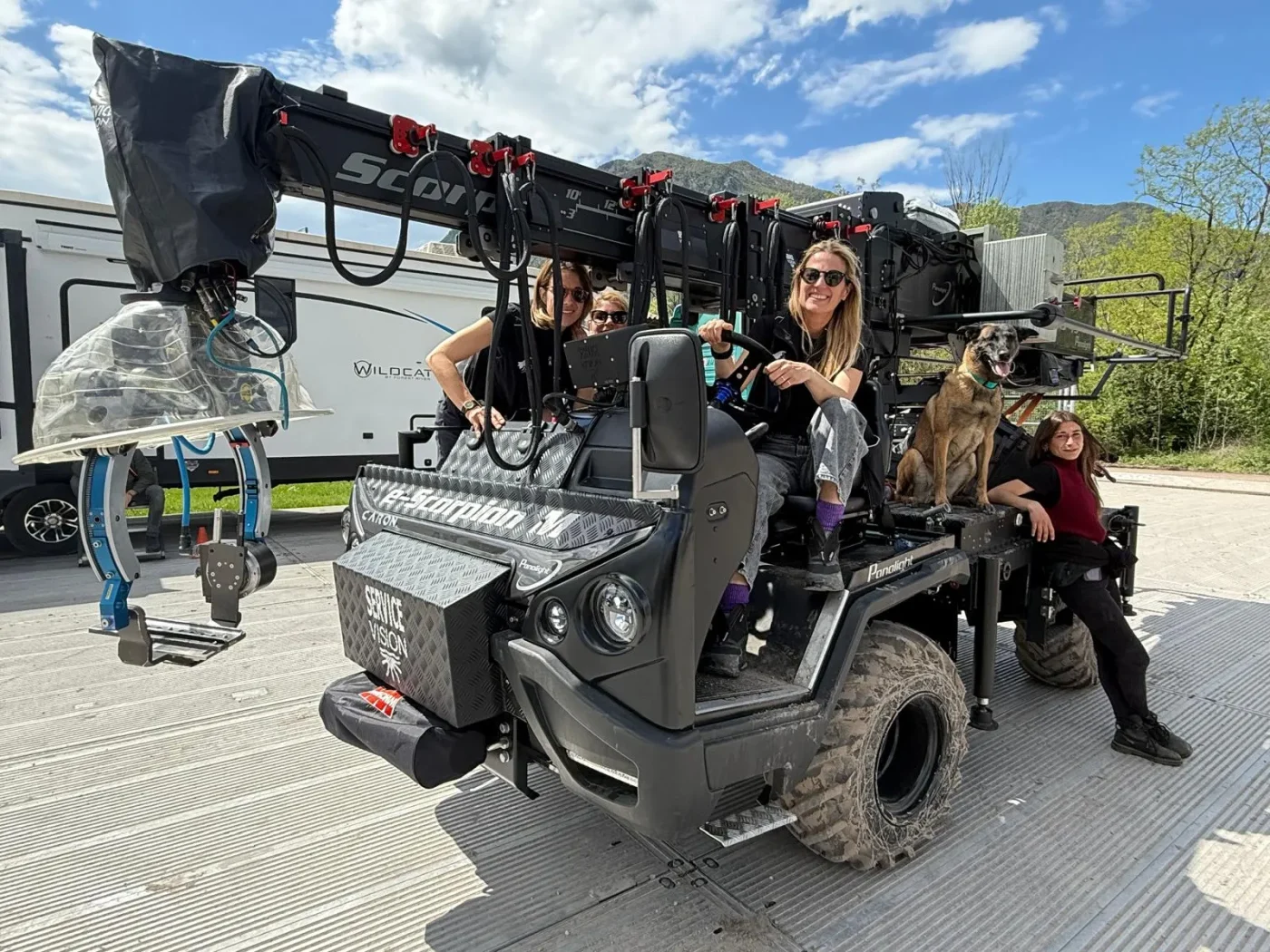 Carolina Basile e Rak sul set del film The Dog Stars