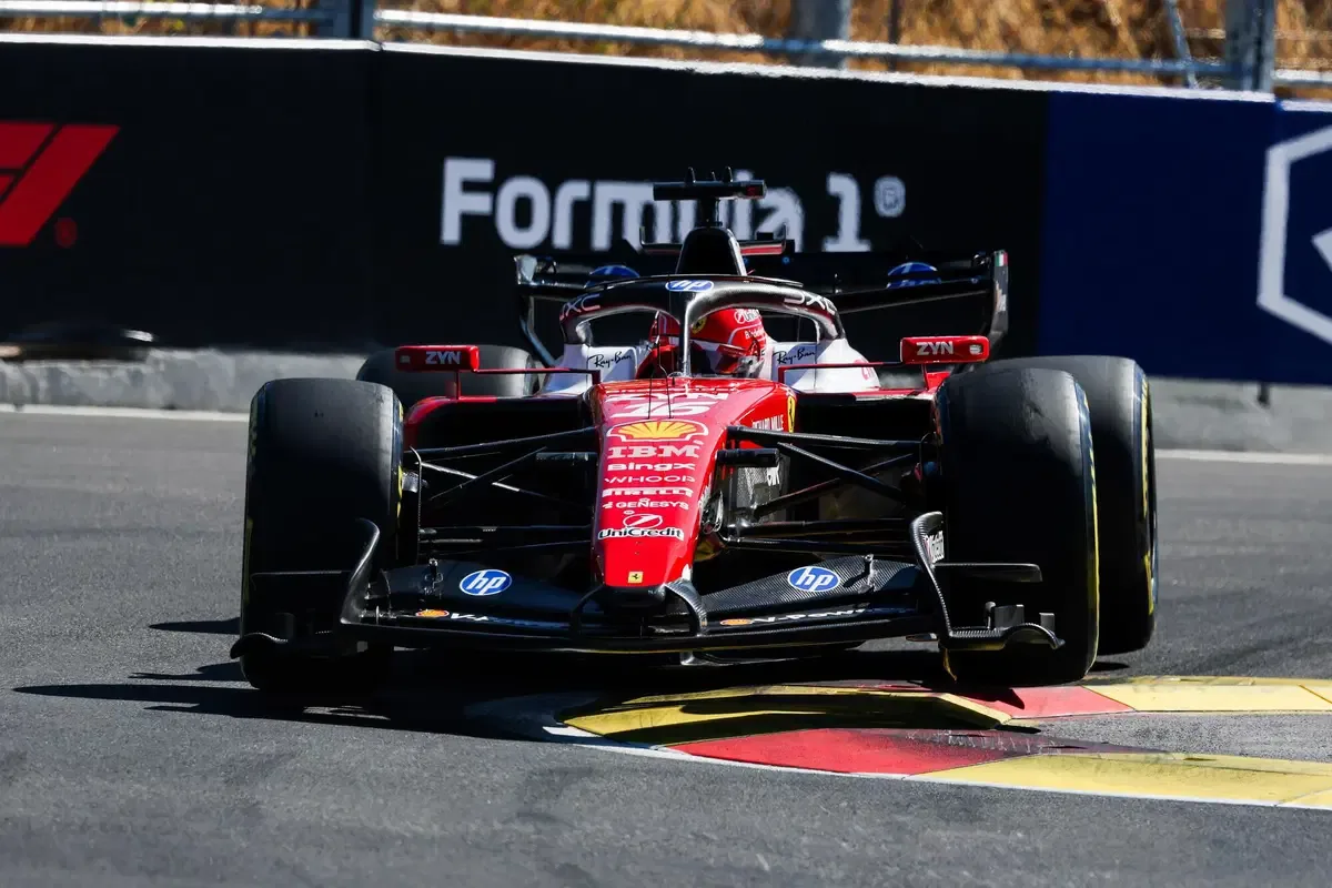 Charles Leclerc al volante della Ferrari SF-26