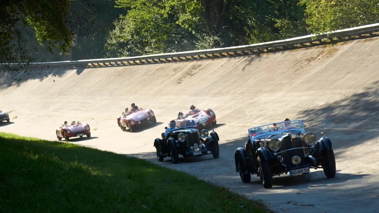 21 auto d'epoca e 600 km da Venezia a Monza: la Louis Vuitton Dolomites Classic Run incorona l'Aston Martin del 1939