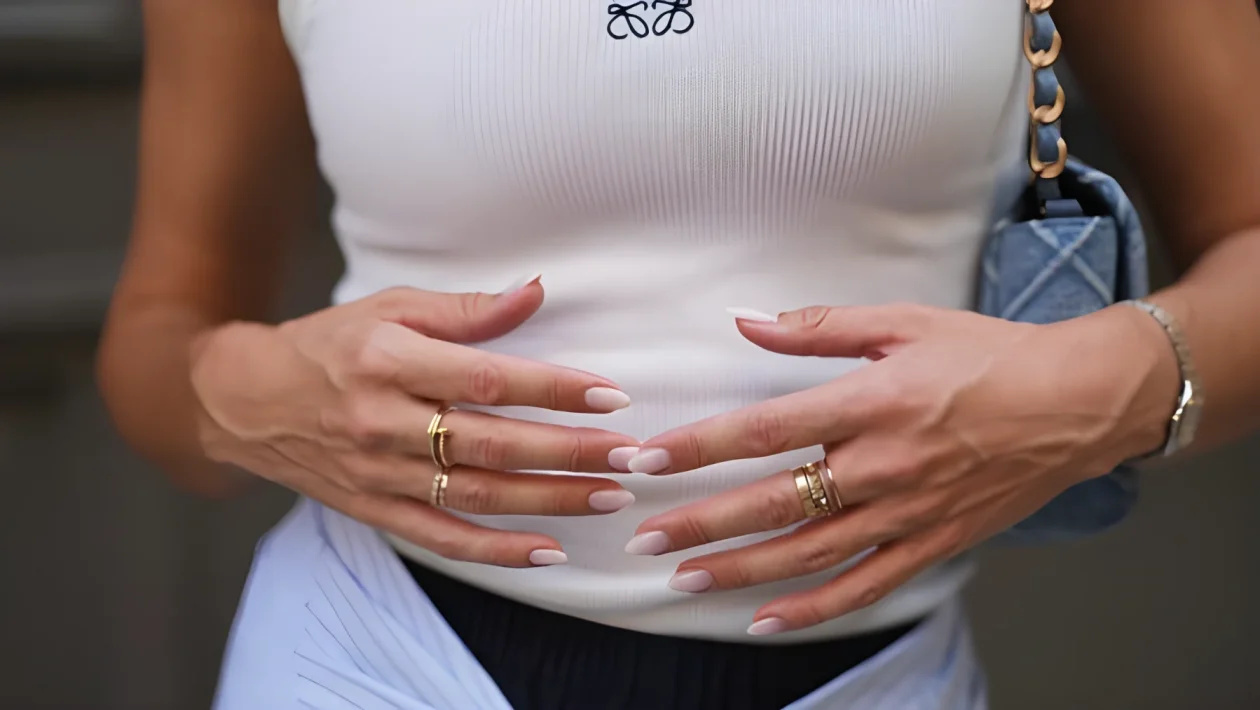 5 nuove tendenze unghie minimal che superano le classiche Milky Nails