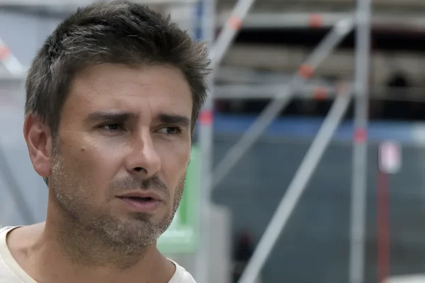 Alessandro Di Battista operato a L'Avana: rinviato il rientro in aeroambulanza previsto il 4 settembre