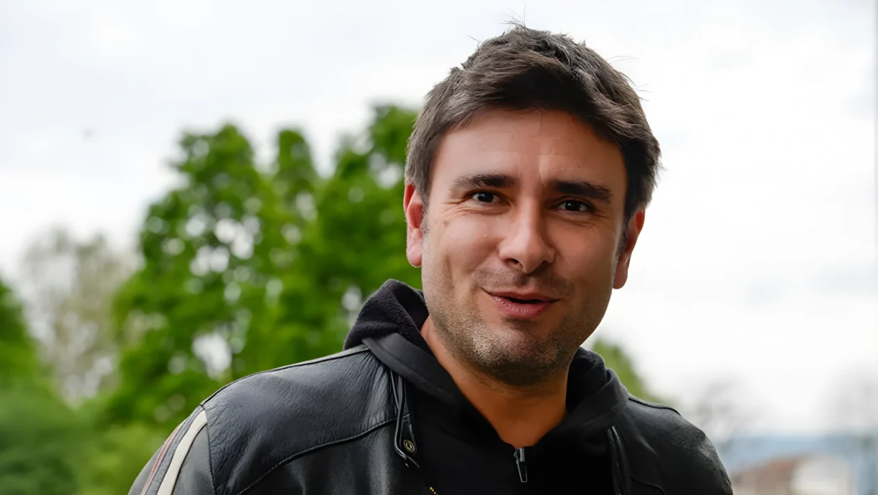 Alessandro Di Battista operato d'urgenza a Cuba: bloccato il volo sanitario per Roma