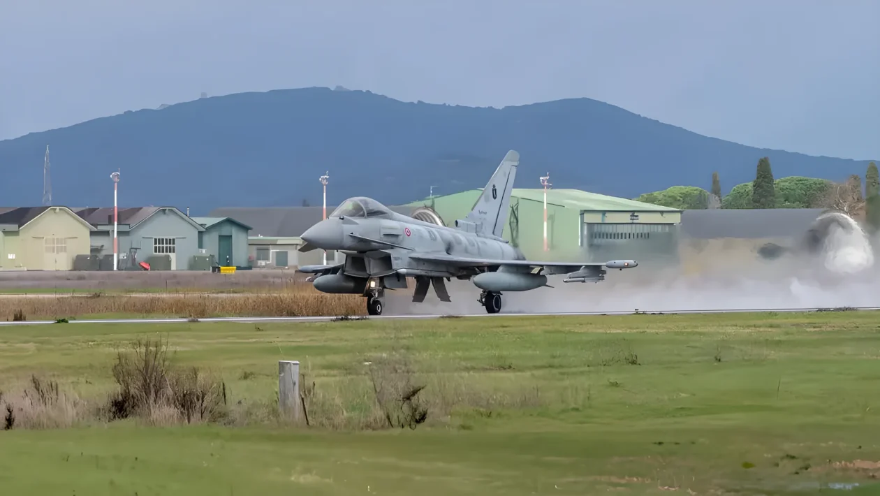 Allarme nei cieli di Firenze: due caccia Eurofighter intercettano un elicottero in avaria radio
