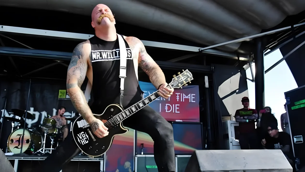 Andy Williams è morto a 48 anni: l'ex chitarrista degli Every Time I Die collassa dopo un match di wrestling