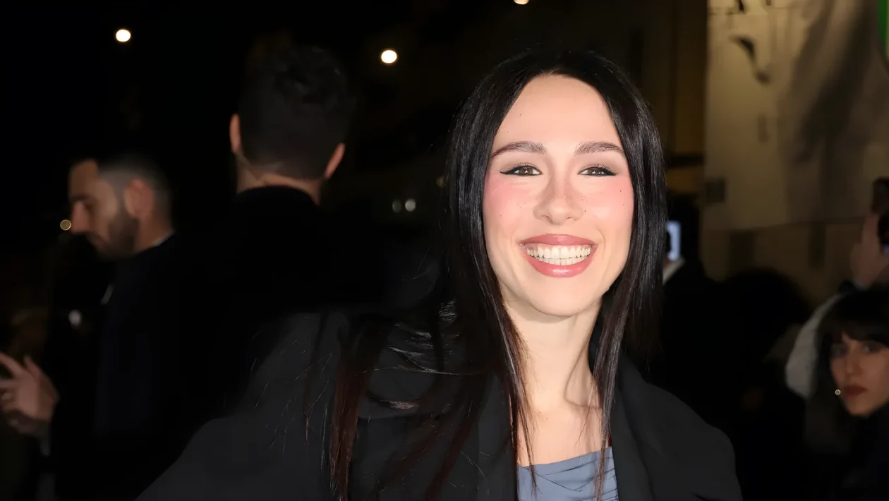 Aurora Ramazzotti ci dà un taglio: la trasformazione netta con il long bob dell'autunno