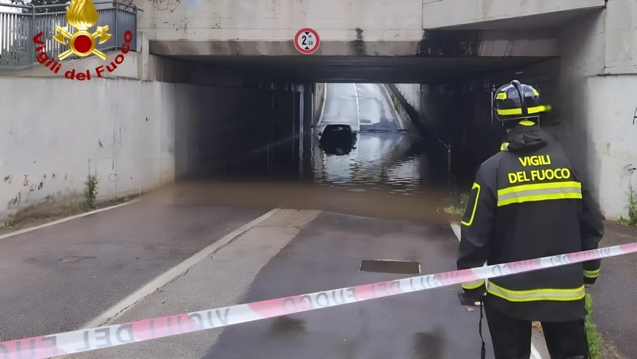 Auto sommersa nel sottopassaggio a Latisana: donna intrappolata nell'abitacolo muore annegata