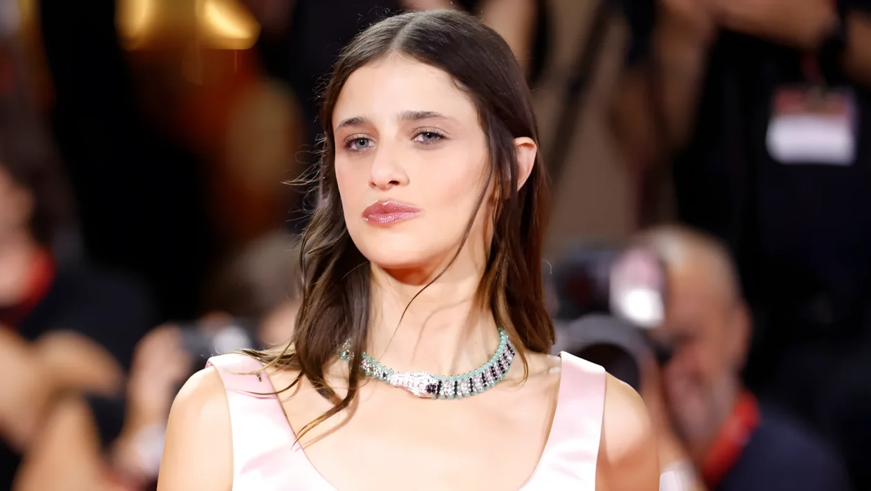 Benedetta Porcaroli a Venezia 2026: il look Prada nato per caso dopo un bagaglio smarrito