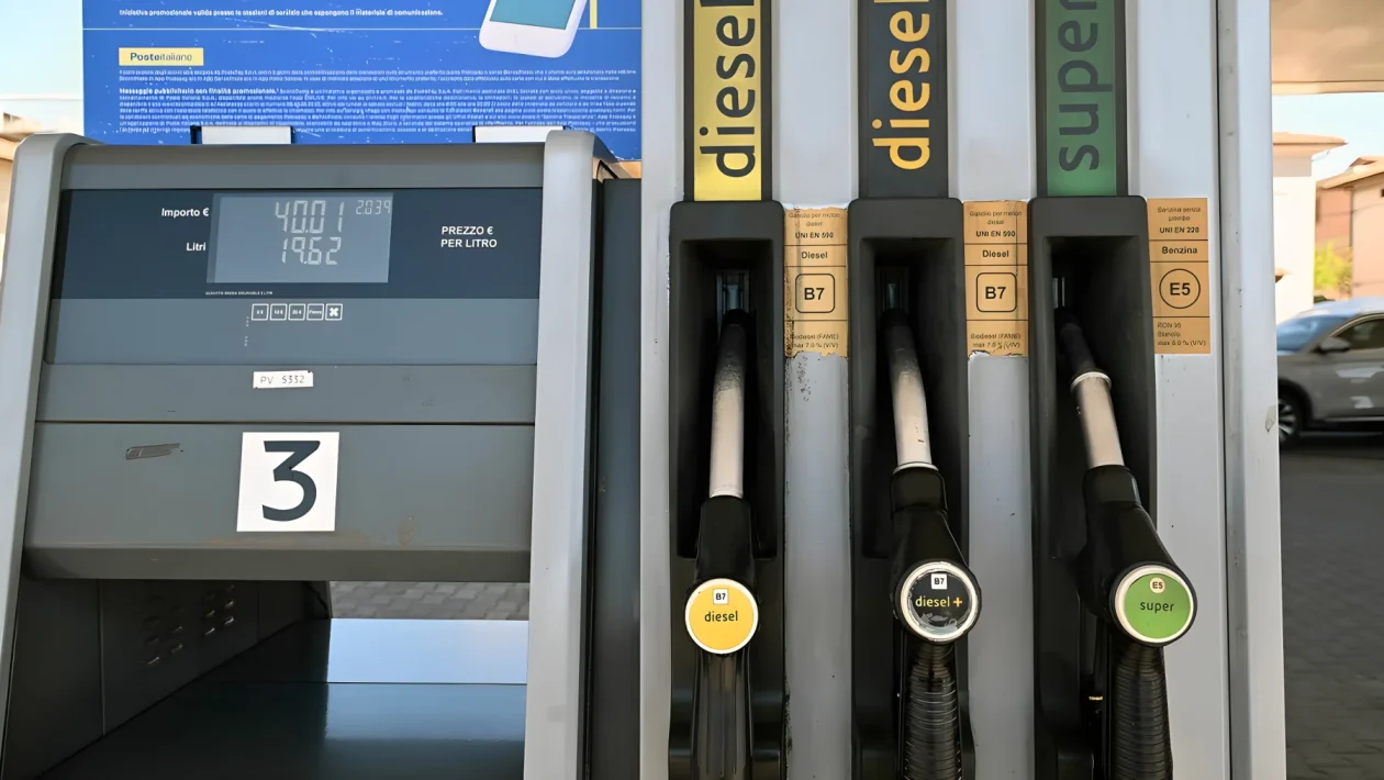 Benzina a 2,04 euro e diesel oltre 2,15: prorogato fino al 10 settembre il taglio di 17 centesimi sulle accise