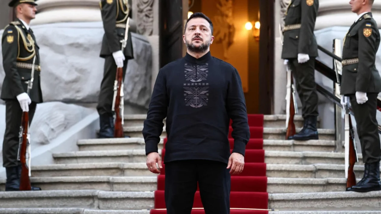 Calo dei consensi per Zelensky: l'Ucraina affronta la fatica dopo oltre 2 anni di guerra