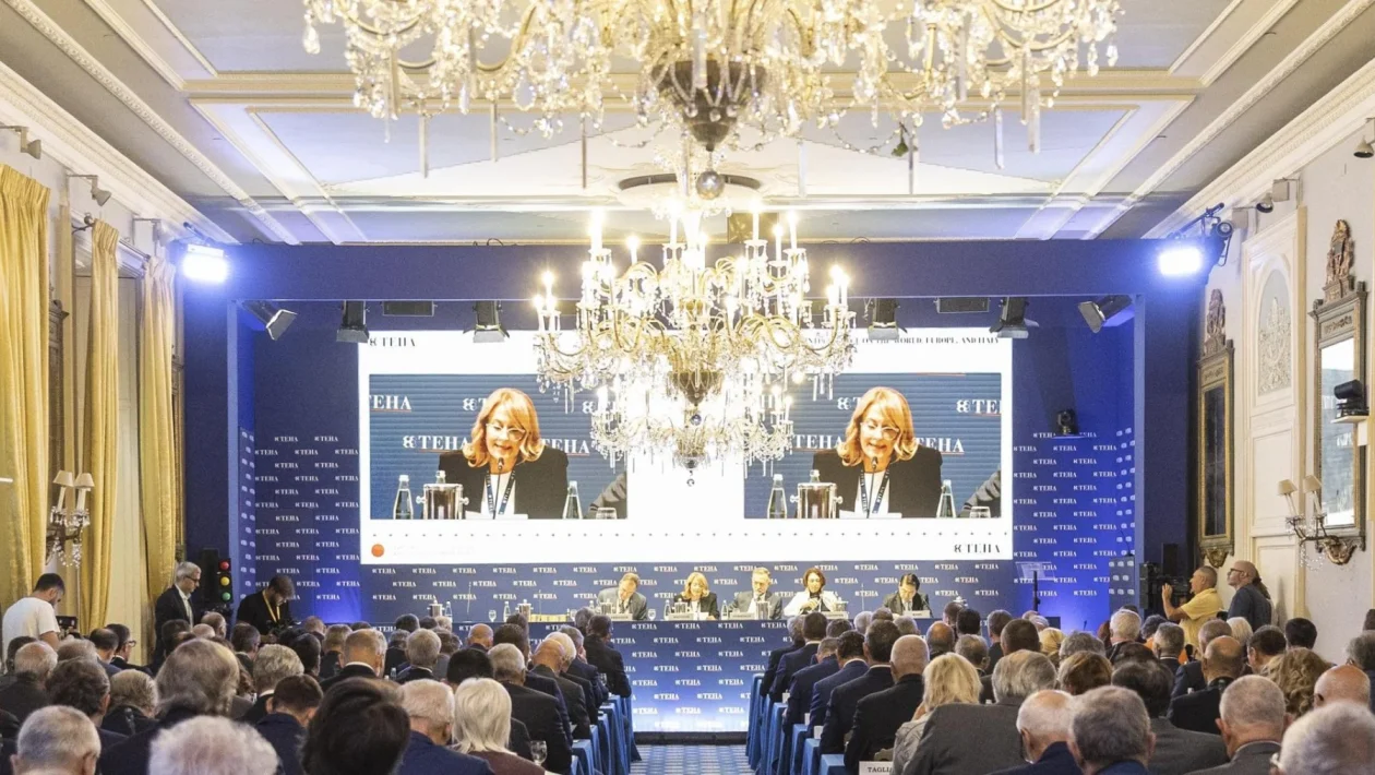 Cernobbio: Meloni assente, il 70% delle imprese vede ricavi in rialzo e a Villa d'Este irrompe Vannacci