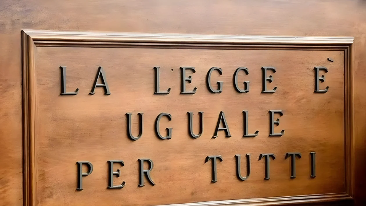 Choc in aula a Trieste: condannato a 6 mesi (pena sospesa), militare tenta di uccidere la ex