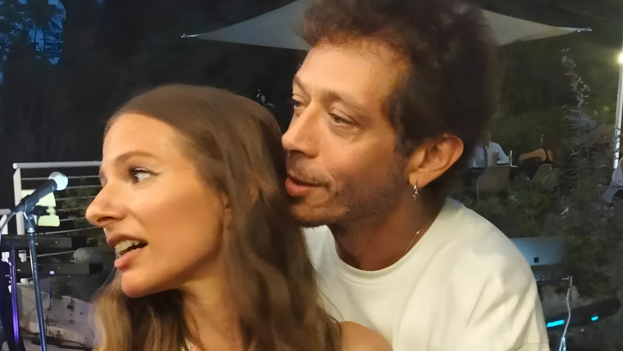 Clara Rossi lancia il singolo "Quel poco di cuore": a Pesaro c'è anche il fratello Valentino