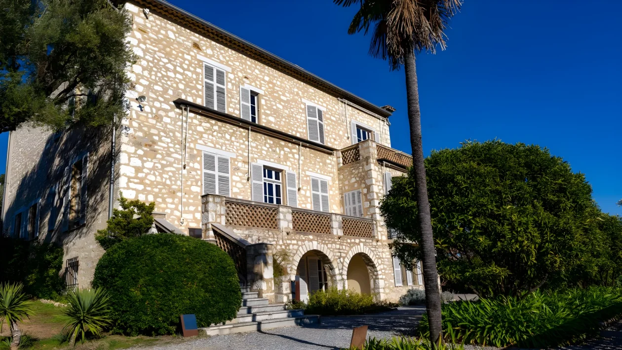 Colpo da 9 milioni sulla Costa Azzurra: rubate nella notte le tele di Renoir