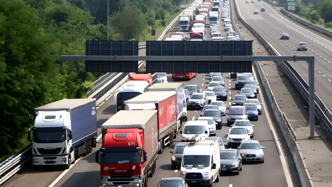 Controesodo, oltre 27 milioni di veicoli in viaggio: bollino rosso e SS36 nel mirino