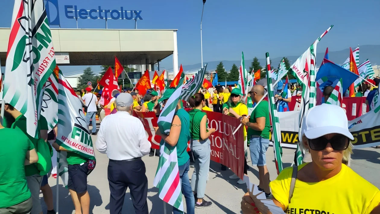 Crisi Electrolux: 1.450 esuberi confermati in Italia, 463 a Porcia e 420 a Susegana