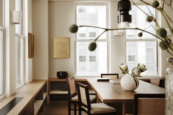 Da 3 a 2 camere: Studio Rosenthal riapre alla luce un appartamento a Gramercy Park