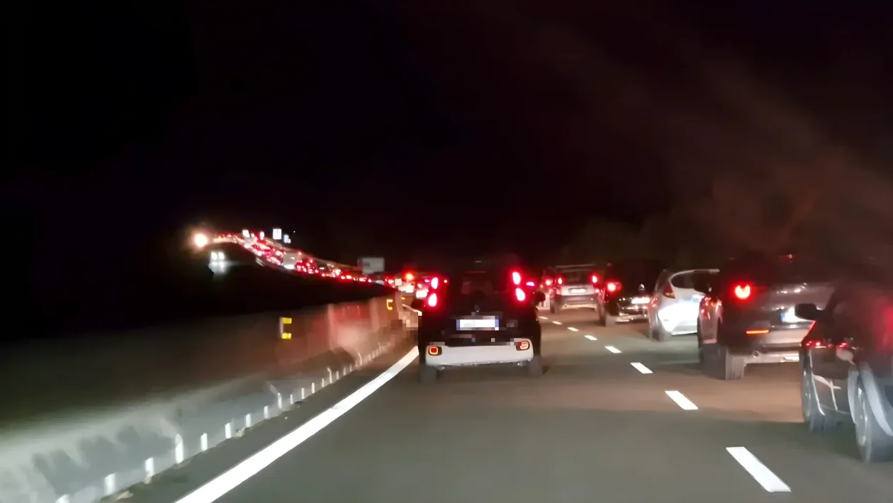 Dalle 18 ore di blocco tra la litoranea per Villasimius e la Nuova 554: galleria chiusa e traffico in tilt