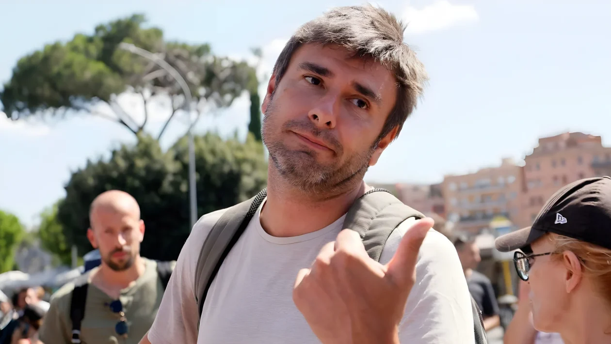 Di Battista operato d'urgenza all'Avana: peggiorano le condizioni, bloccato il volo per Roma