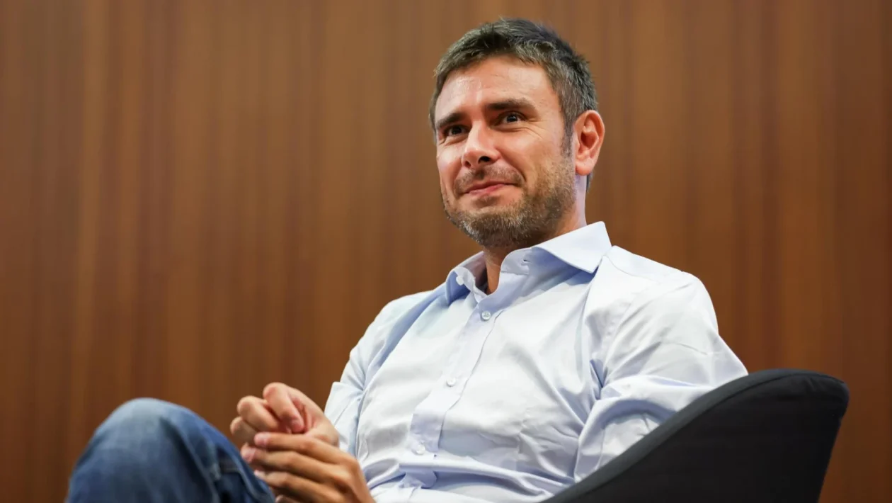 Di Battista ricoverato a Cuba: slitta il volo per Roma dopo il malore a Santa Clara