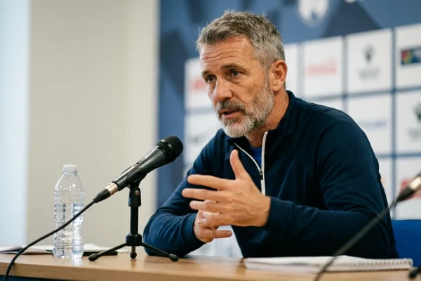 Eusebio Di Francesco durante la conferenza stampa post partita di San Siro
