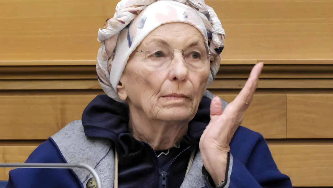 Emma Bonino ricoverata in codice rosso a Roma: la 78enne è al Santo Spirito per problemi respiratori