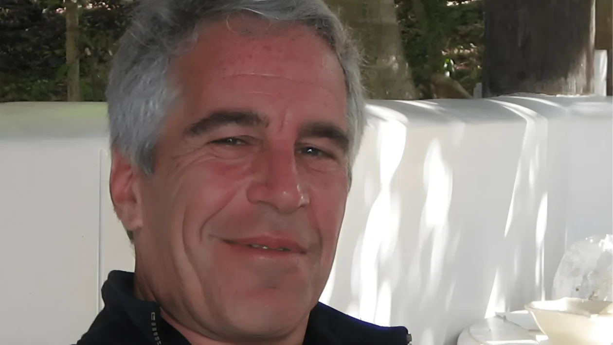 Epstein Files, la Procura di Roma apre un fascicolo per violenza sessuale: rogatoria negli Stati Uniti