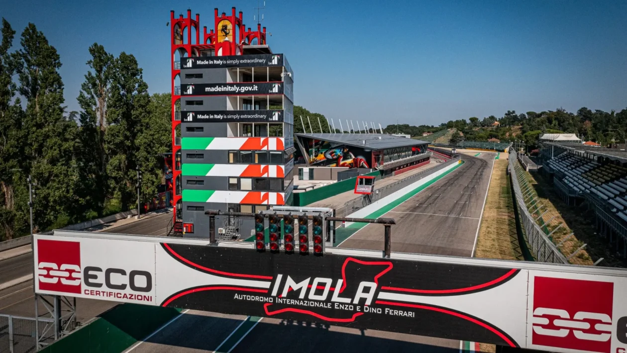 Ferrari a Imola con Hamilton e Leclerc: test per il 2027 e il nodo sul finale del Mondiale 2026