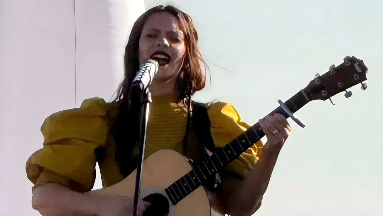 Francesca Michielin chiude Dolomiti Arena: 4.000 persone sul Monte Avena