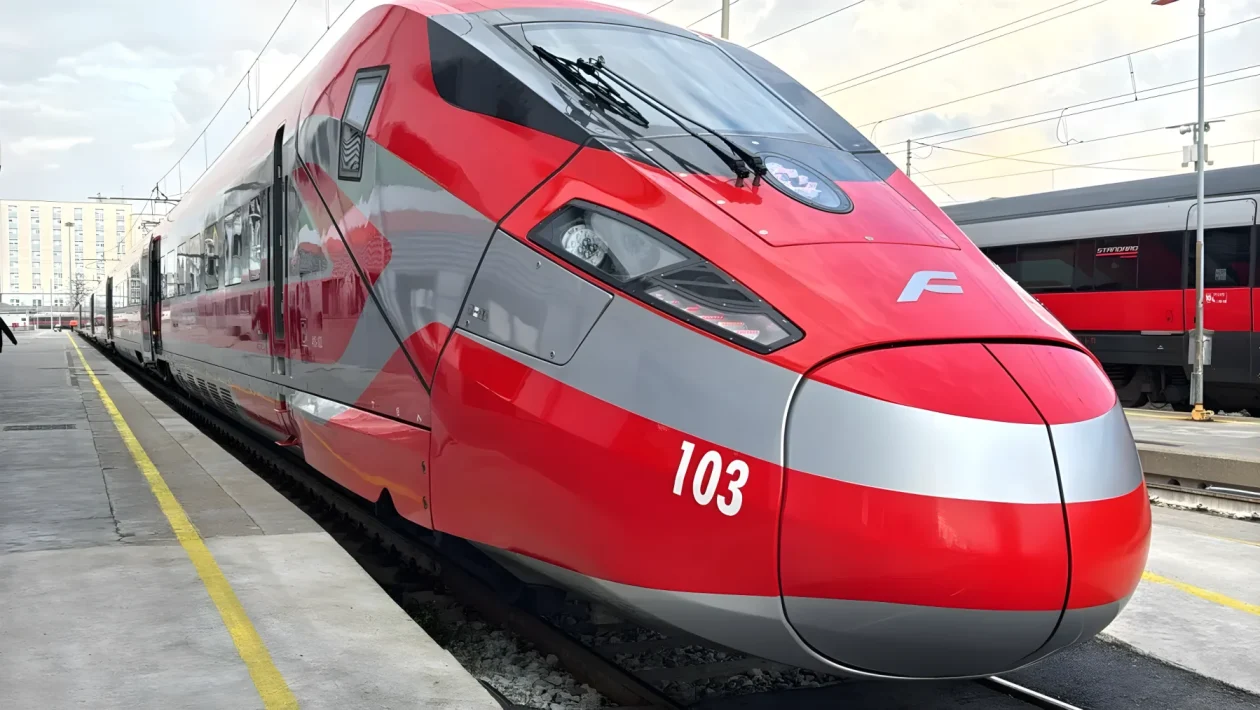 Frecciarossa sale a bordo di Luna Rossa: accordo ufficiale per l'America's Cup 2027 a Napoli