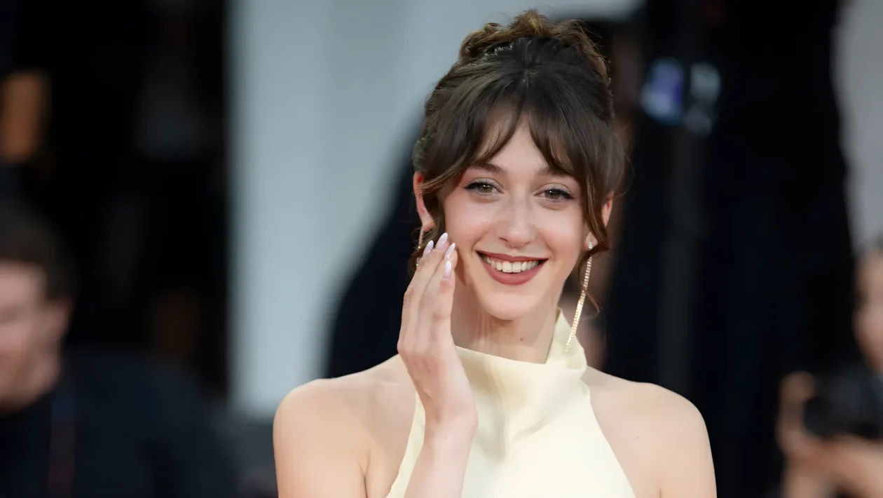 Gaia Merlonghi a 20 anni conquista Venezia 2026 con 3 look scelti dal suo armadio