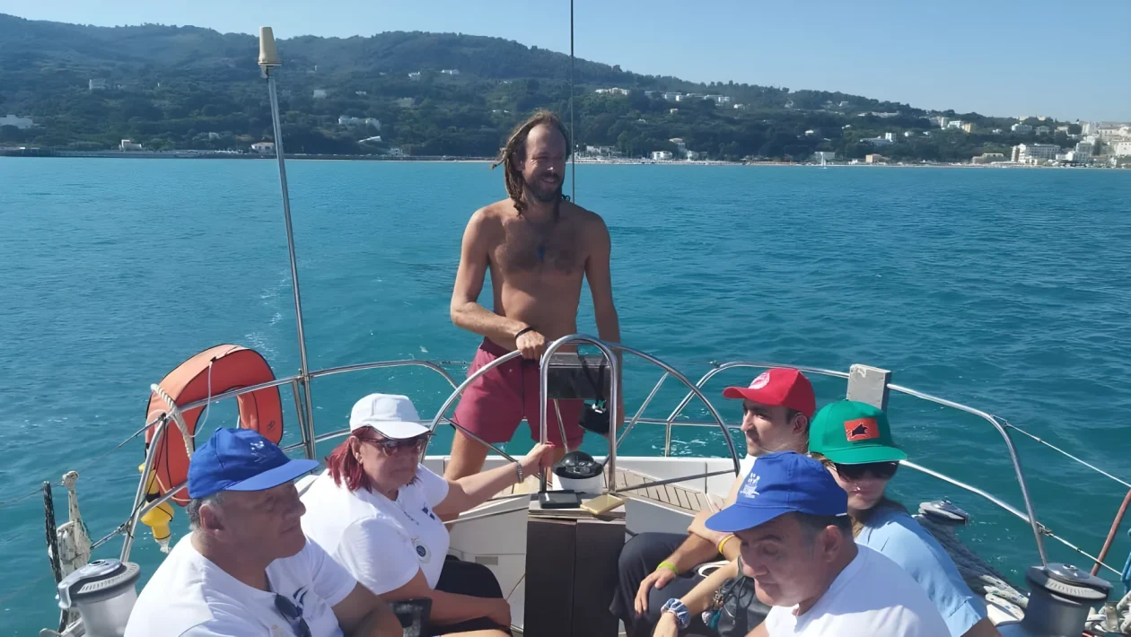 Gargano, barca a vela confiscata alla criminalità naviga per 3 ore per abbattere lo stigma psichiatrico