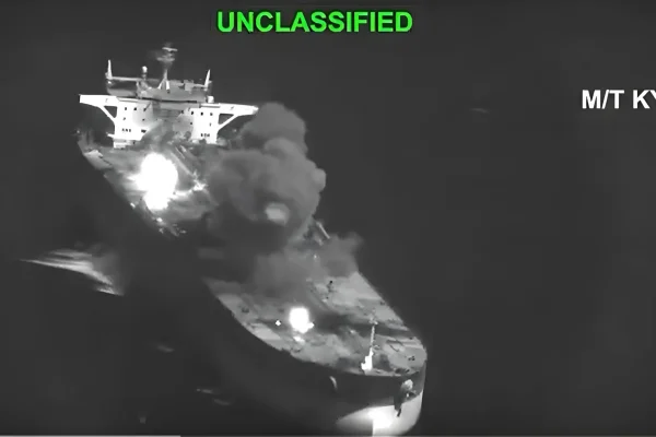 Gli Usa distruggono 3 petroliere iraniane nel Golfo: "Per noi sono solo briciole"