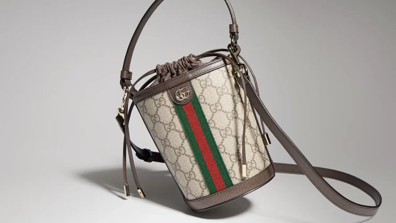 Gucci taglia i listini fino al 30% in Cina: la svolta per frenare il crollo nei mall