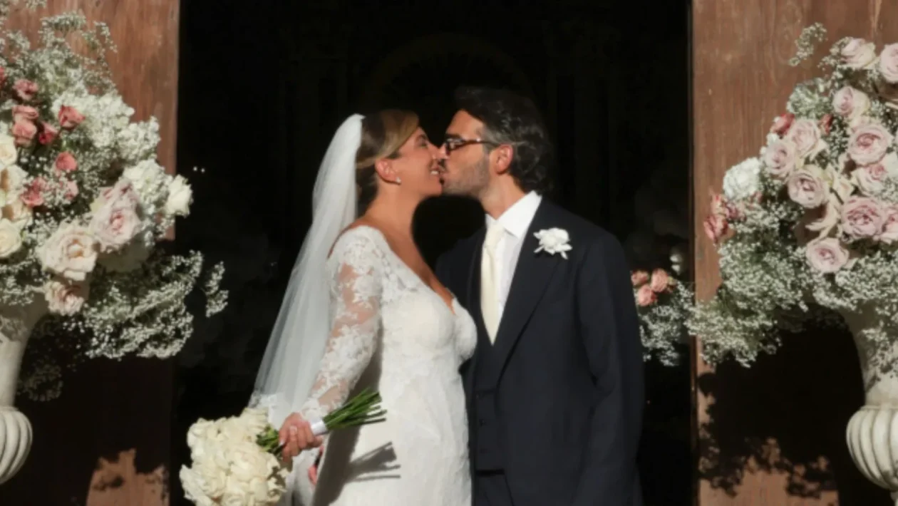 Ida Di Filippo sposa Pietro dopo 13 anni: nozze a Sorrento con i colleghi di Real Time
