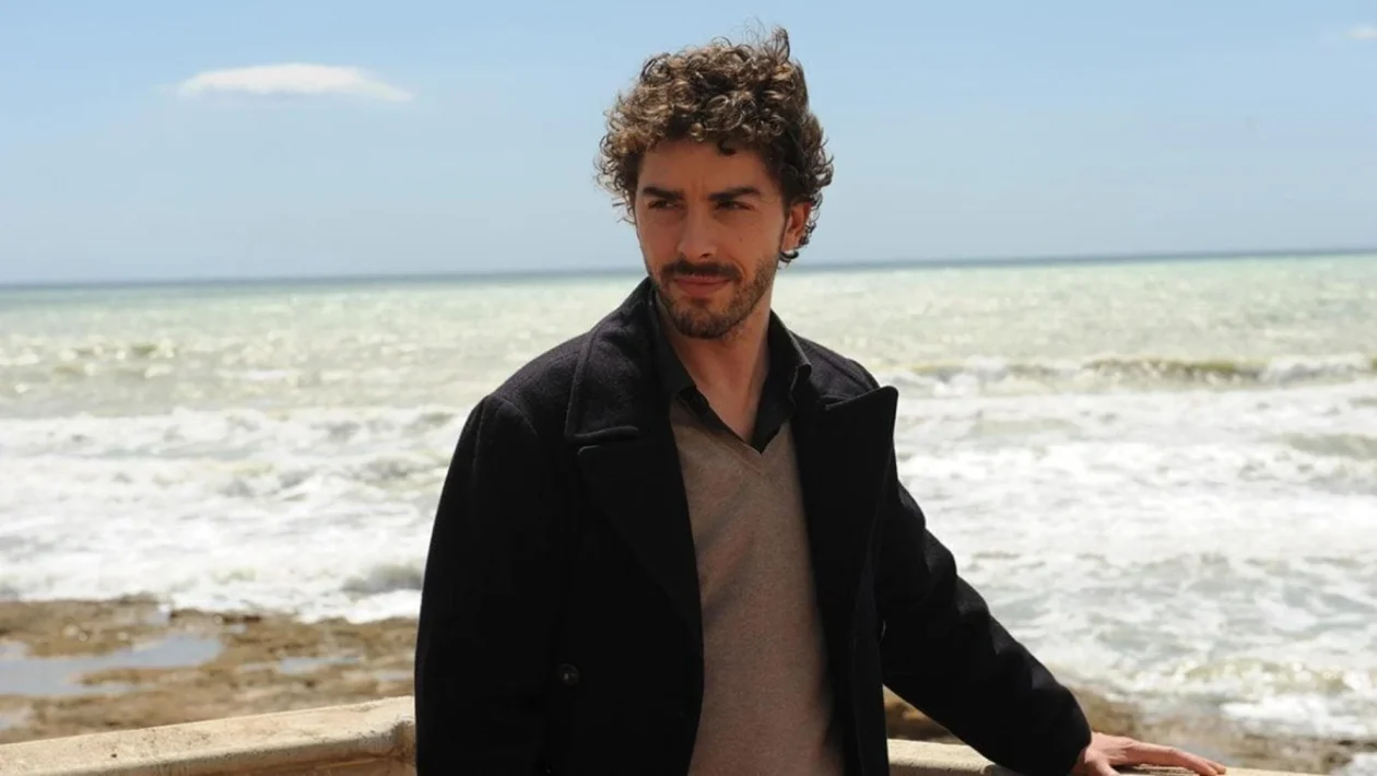Il giovane Montalbano oltre i 2,5 milioni di ascolti: trama e retroscena di "Morte in mare aperto"