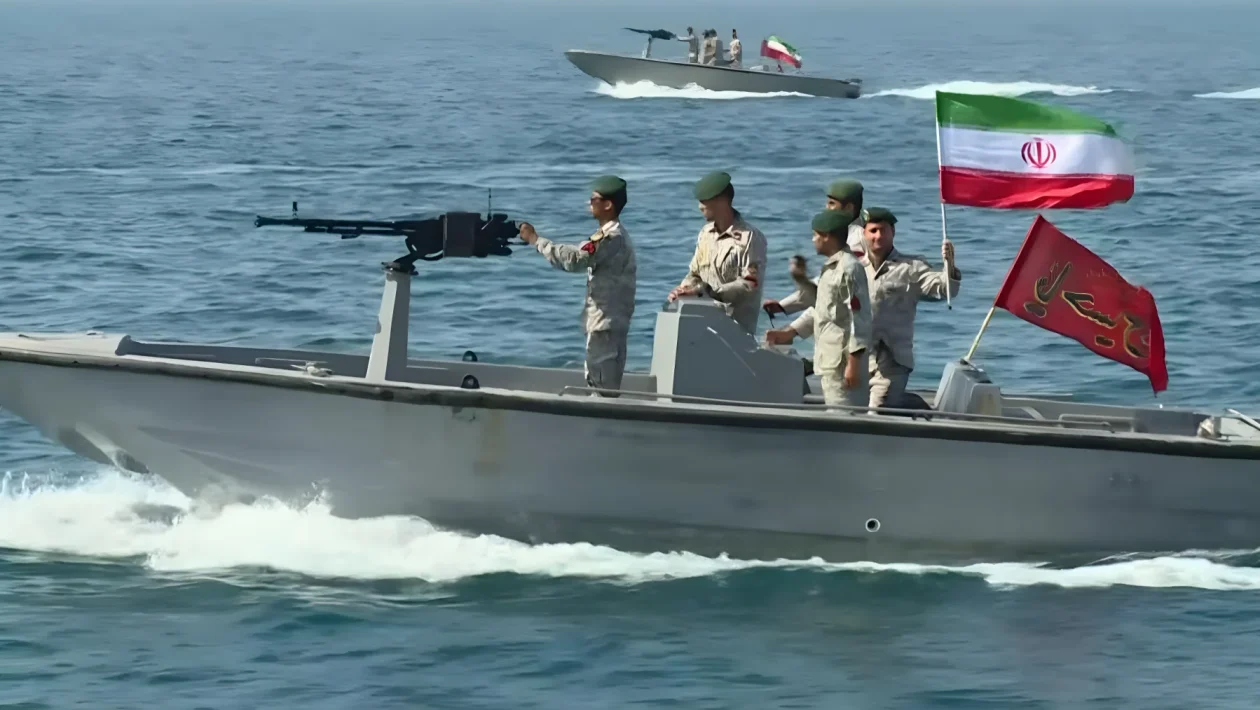 Iran annuncia l'attacco a 2 navi militari Usa e 8 petroliere nel Golfo Persico