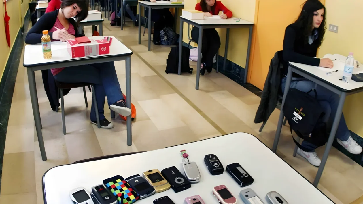 L'84% degli studenti usa l'IA per studiare: tra compiti e sfoghi intimi, i prof minacciano il 4