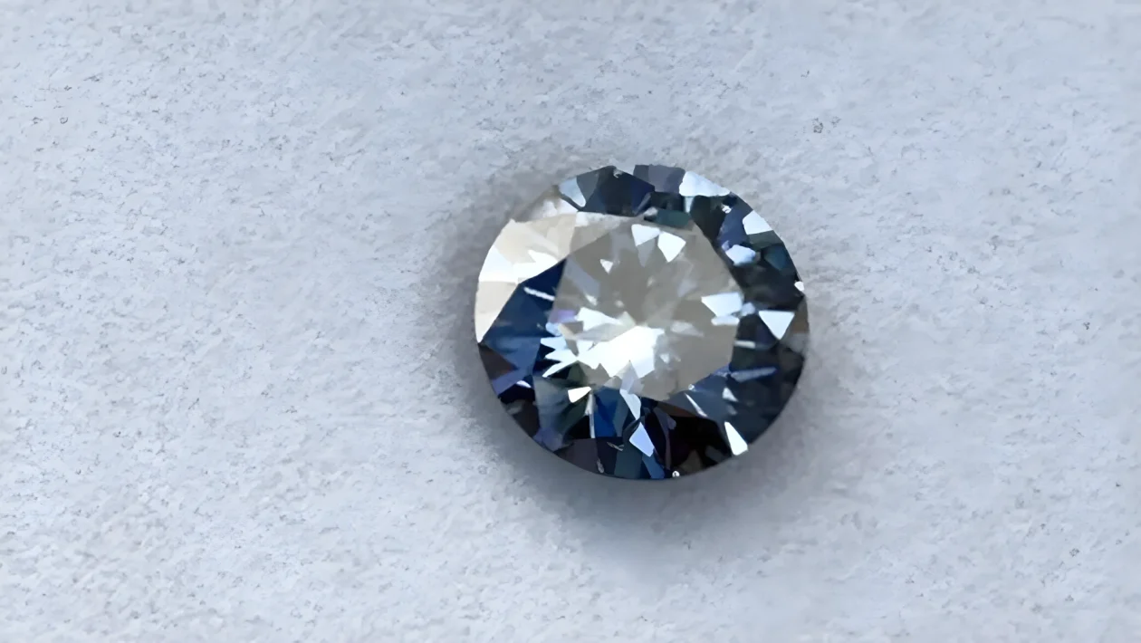 Le ceneri di don Lanfranco Casali diventano un diamante blu: la scelta del prete di 93 anni