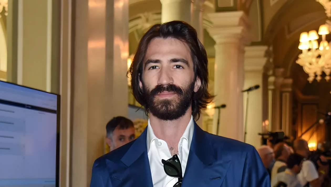 Leonardo Maria Del Vecchio scuote Delfin: "Priorità a EssilorLuxottica e ai suoi 250.000 dipendenti"