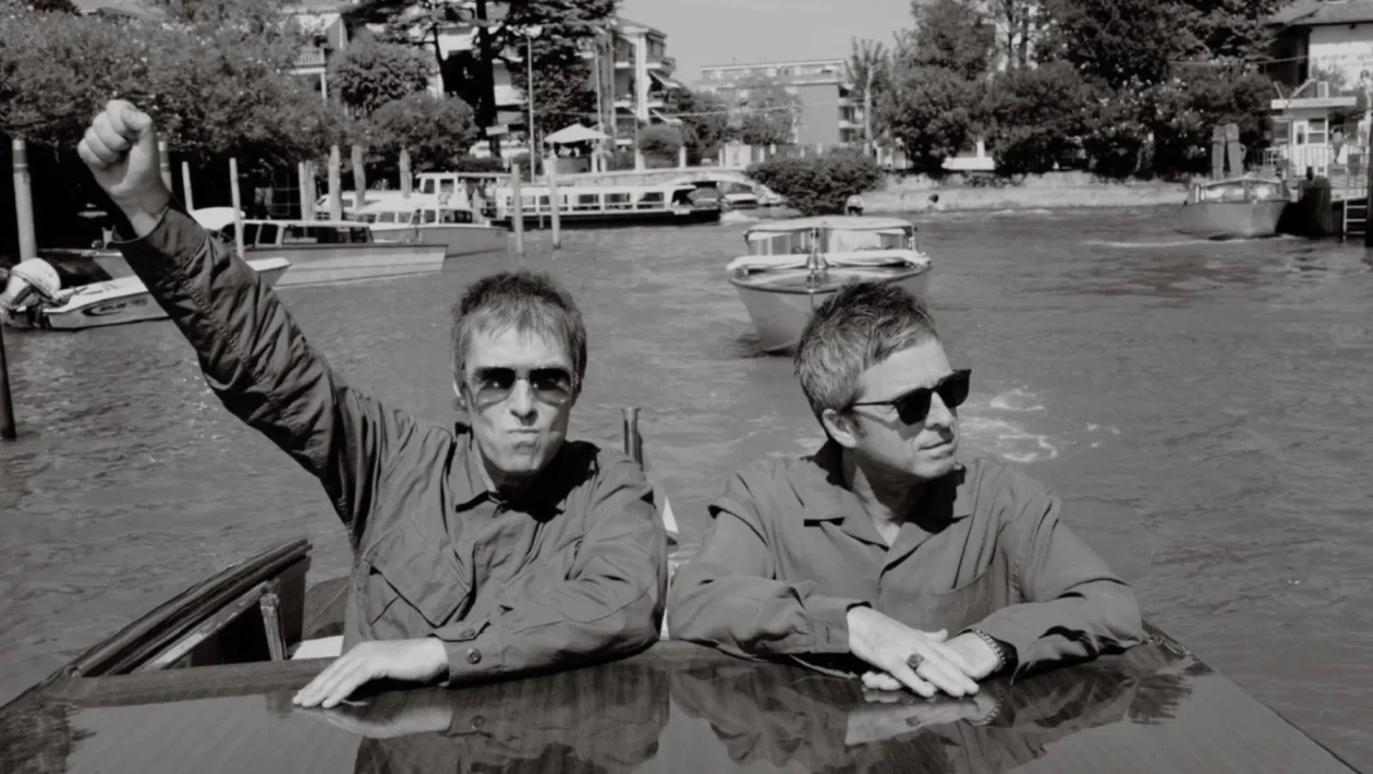 Liam e Noel Gallagher sbarcano a Venezia per il film sugli Oasis: al cinema dal 10 settembre
